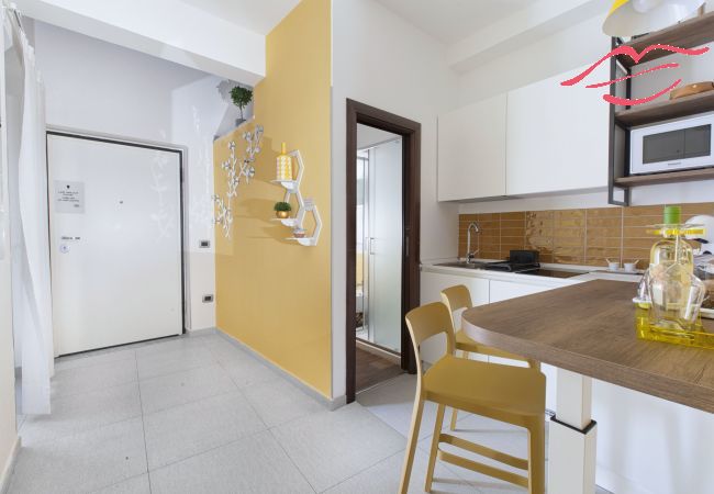 Apartamento en Sorrento - Casa Cristina: yellow apartment