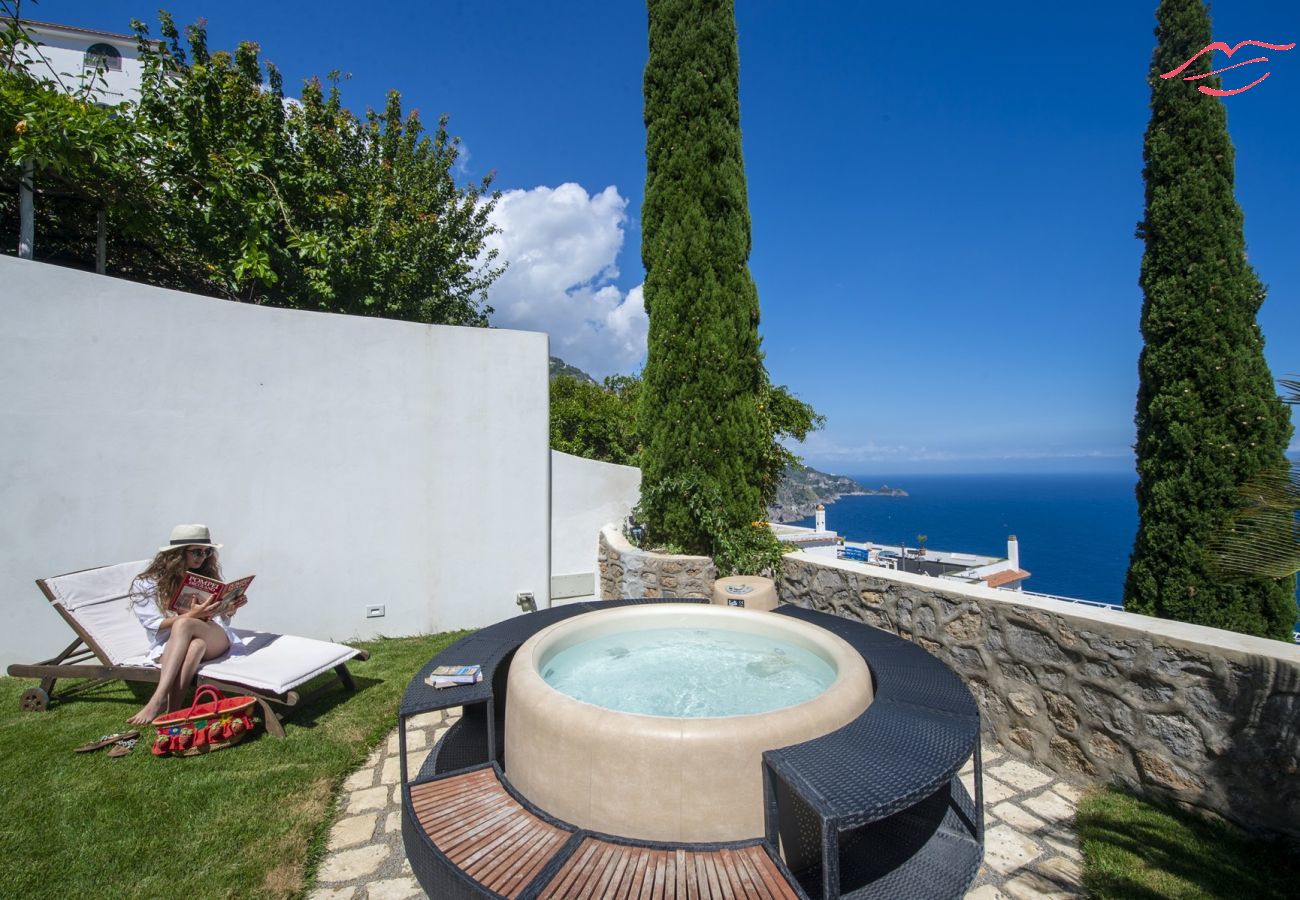 Casa en Praiano - Casa Elena - En el centro de Praiano, estacionamiento y jacuzzi panorámico