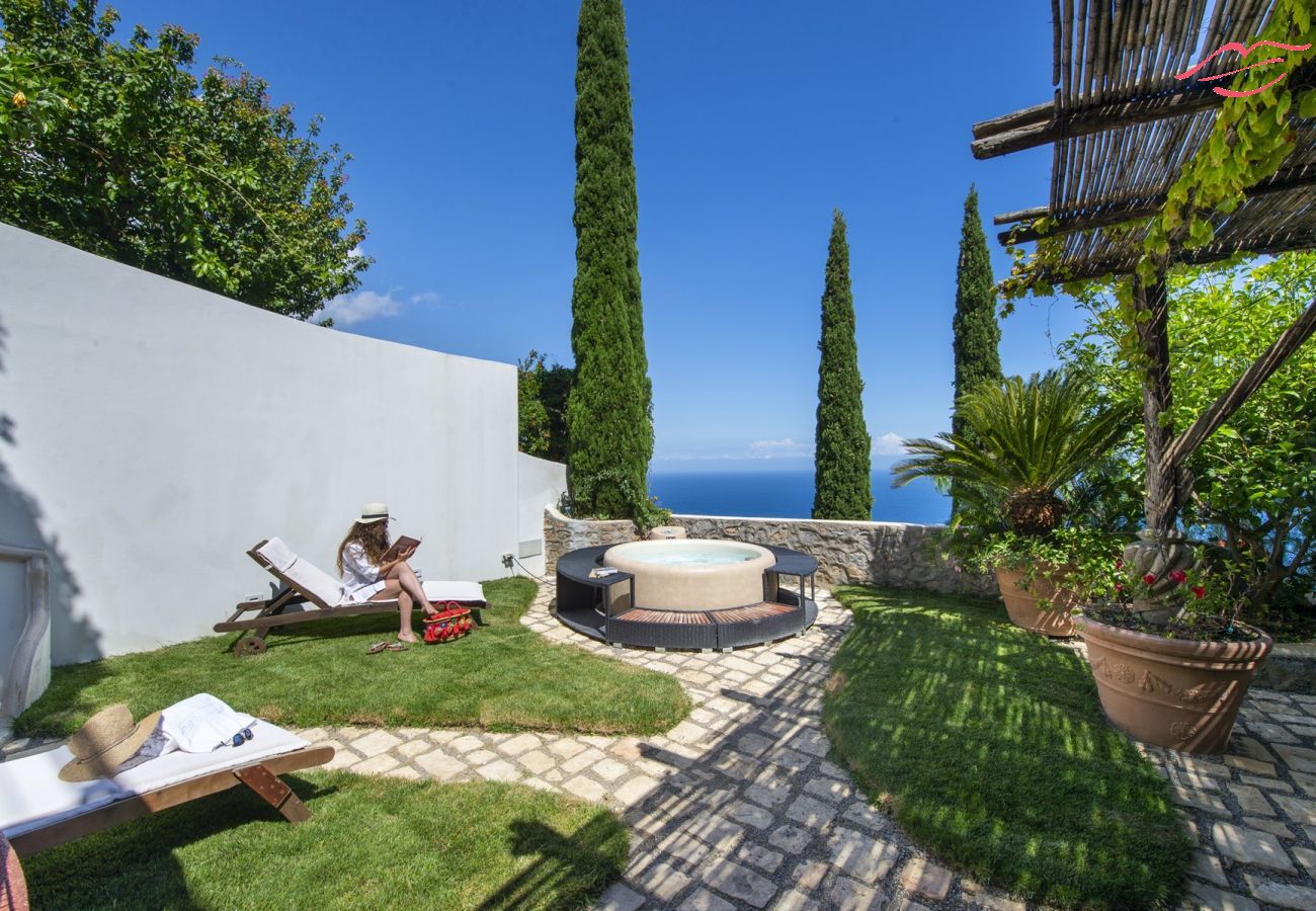 Casa en Praiano - Casa Elena - En el centro de Praiano, estacionamiento y jacuzzi panorámico