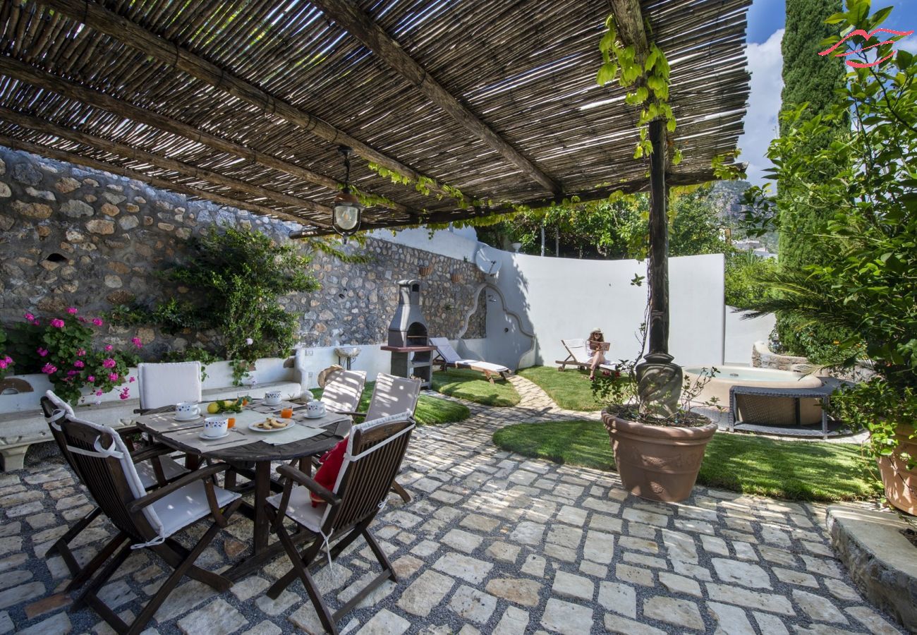 Casa en Praiano - Casa Elena - En el centro de Praiano, estacionamiento y jacuzzi panorámico