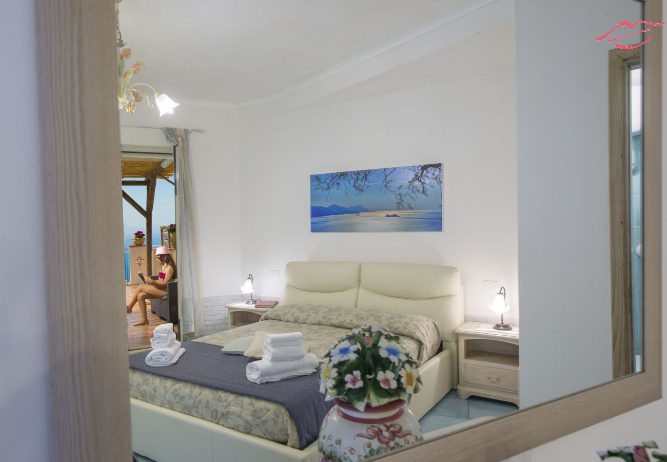 Apartamento en Praiano - Casa Piccola Tuoro - Gran terraza panorámica con jacuzzi