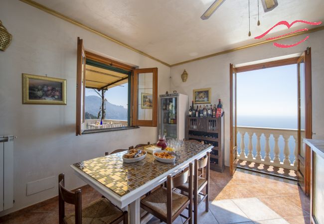 Villa à Pogerola - Villa Gioiello - Piscine vue sur la mer avec chromothérapie Villa à Pogerola - Villa Gioiello - Piscine vue sur la mer avec chromothérapie