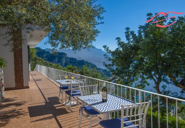 Villa à Pogerola - Villa Gioiello - Piscine vue sur la mer avec chromothérapie Villa à Pogerola - Villa Gioiello - Piscine vue sur la mer avec chromothérapie