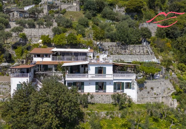 Villa à Pogerola - Villa Gioiello - Piscine vue sur la mer avec chromothérapie Villa à Pogerola - Villa Gioiello - Piscine vue sur la mer avec chromothérapie