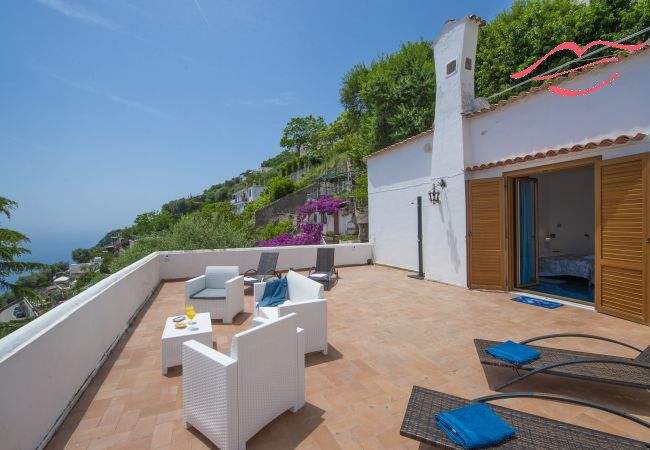 Villa à Praiano - Villa Albatros - Superbe villa de 2 étages pour les grands groupes! Villa à Praiano - Villa Albatros - Superbe villa de 2 étages pour les grands groupes!
