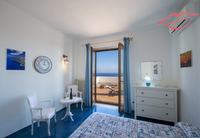 Villa à Praiano - Villa Albatros - Superbe villa de 2 étages pour les grands groupes! Villa à Praiano - Villa Albatros - Superbe villa de 2 étages pour les grands groupes!