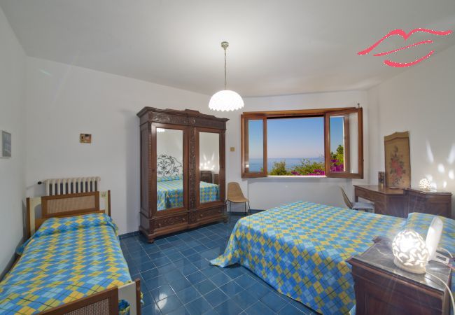 Villa à Praiano - Villa Albatros - Superbe villa de 2 étages pour les grands groupes! Villa à Praiano - Villa Albatros - Superbe villa de 2 étages pour les grands groupes!