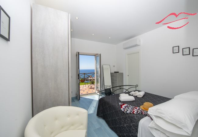 Villa à Praiano - Villa Ecuba - Villa pour groupes dans une position stratégique Villa à Praiano - Villa Ecuba - Villa pour groupes dans une position stratégique