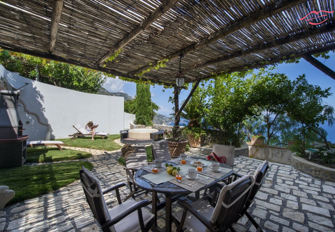 Maison à Praiano - Casa Elena - Dans le centre de Praiano, parking et bain à remous panoramique