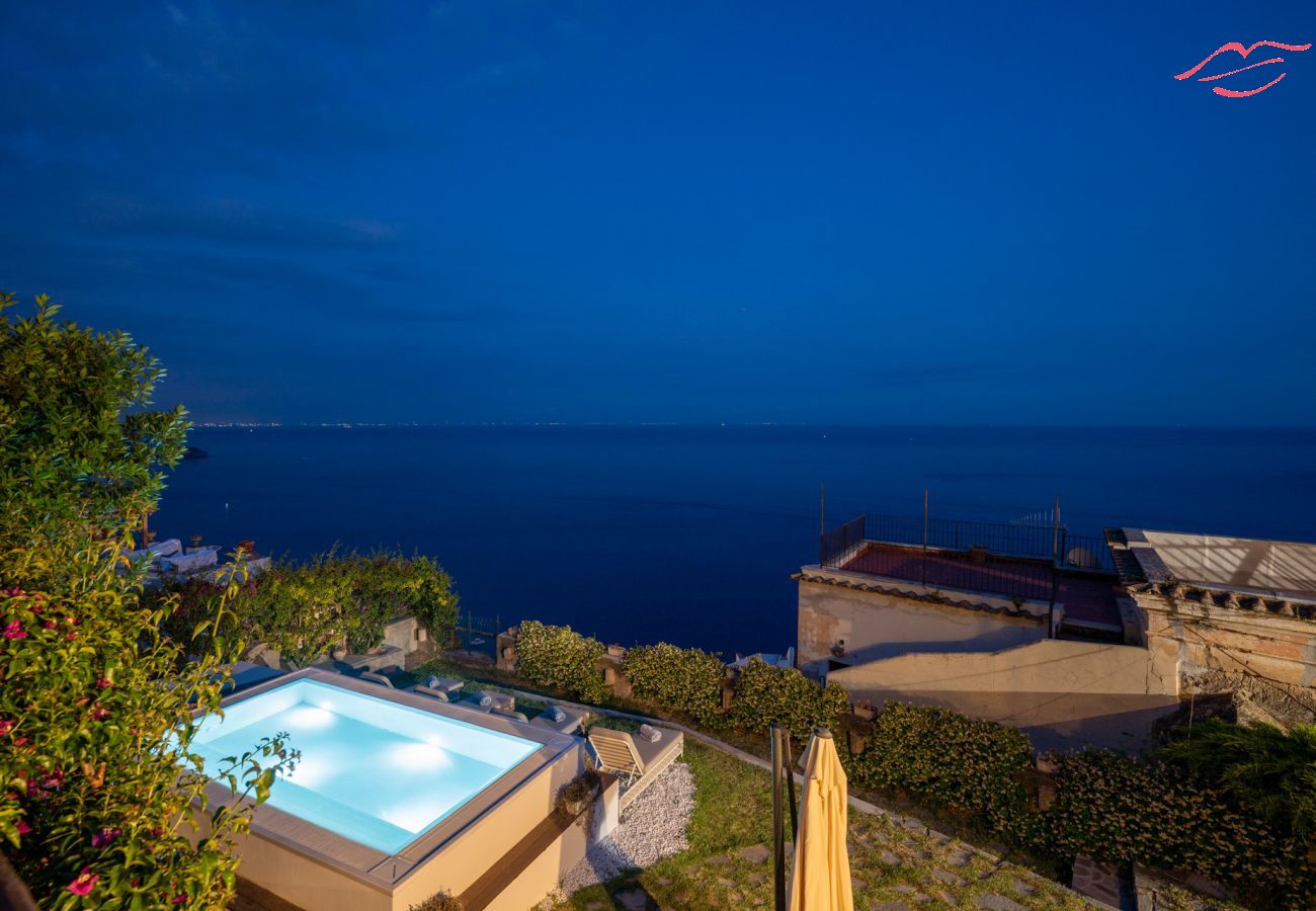 Villa à Praiano - Villa Panorama - Piscine avec vue sur la mer et le sauna