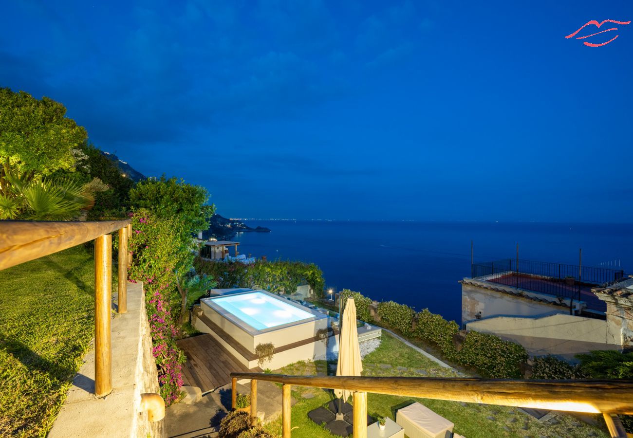 Villa à Praiano - Villa Panorama - Piscine avec vue sur la mer et le sauna