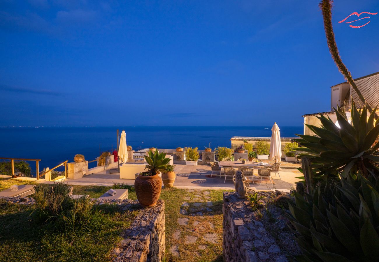 Villa à Praiano - Villa Panorama - Piscine avec vue sur la mer et le sauna