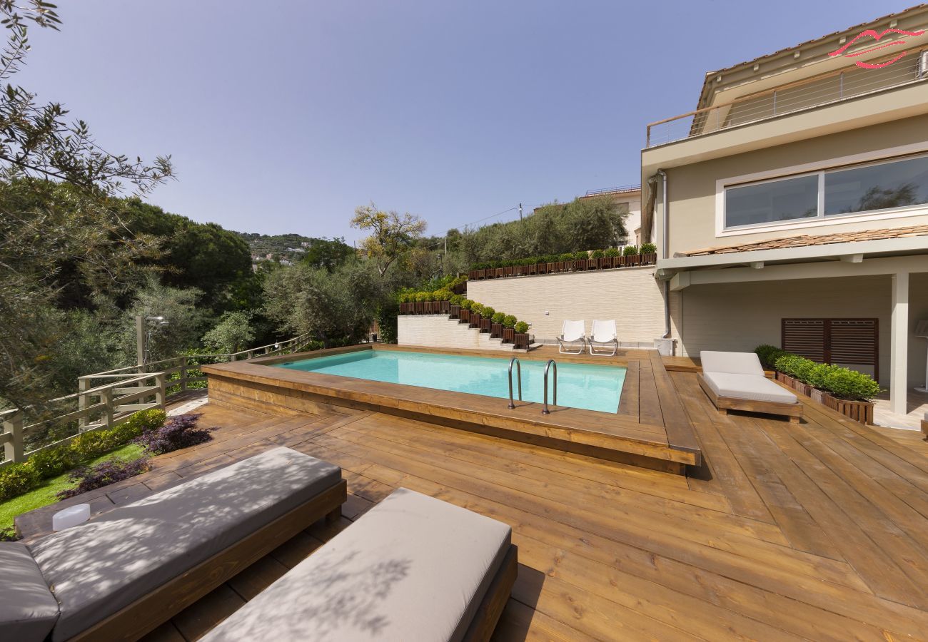 Villa à Sorrento - Luxuria Villa - Villa moderne majestueuse avec grand jardin et piscine