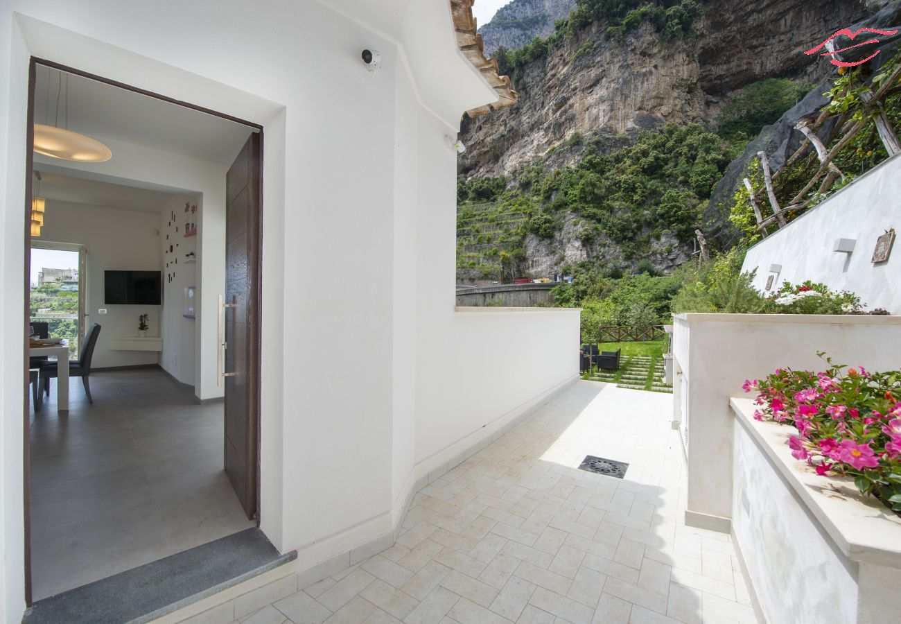 Villa à Amalfi - Villa Donna Rachele - Jacuzzi vue mer et Parking Gratuit Villa à Amalfi - Villa Donna Rachele - Jacuzzi vue mer et Parking Gratuit