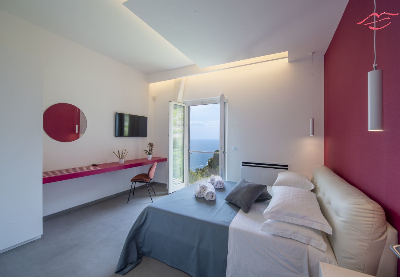 Villa à Amalfi - Villa Donna Rachele - Jacuzzi vue mer et Parking Gratuit Villa à Amalfi - Villa Donna Rachele - Jacuzzi vue mer et Parking Gratuit