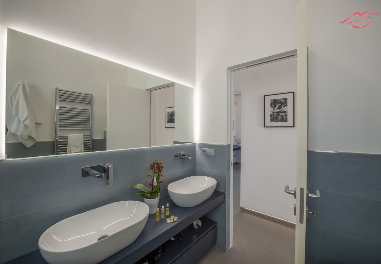 Villa à Amalfi - Villa Donna Rachele - Jacuzzi vue mer et Parking Gratuit Villa à Amalfi - Villa Donna Rachele - Jacuzzi vue mer et Parking Gratuit
