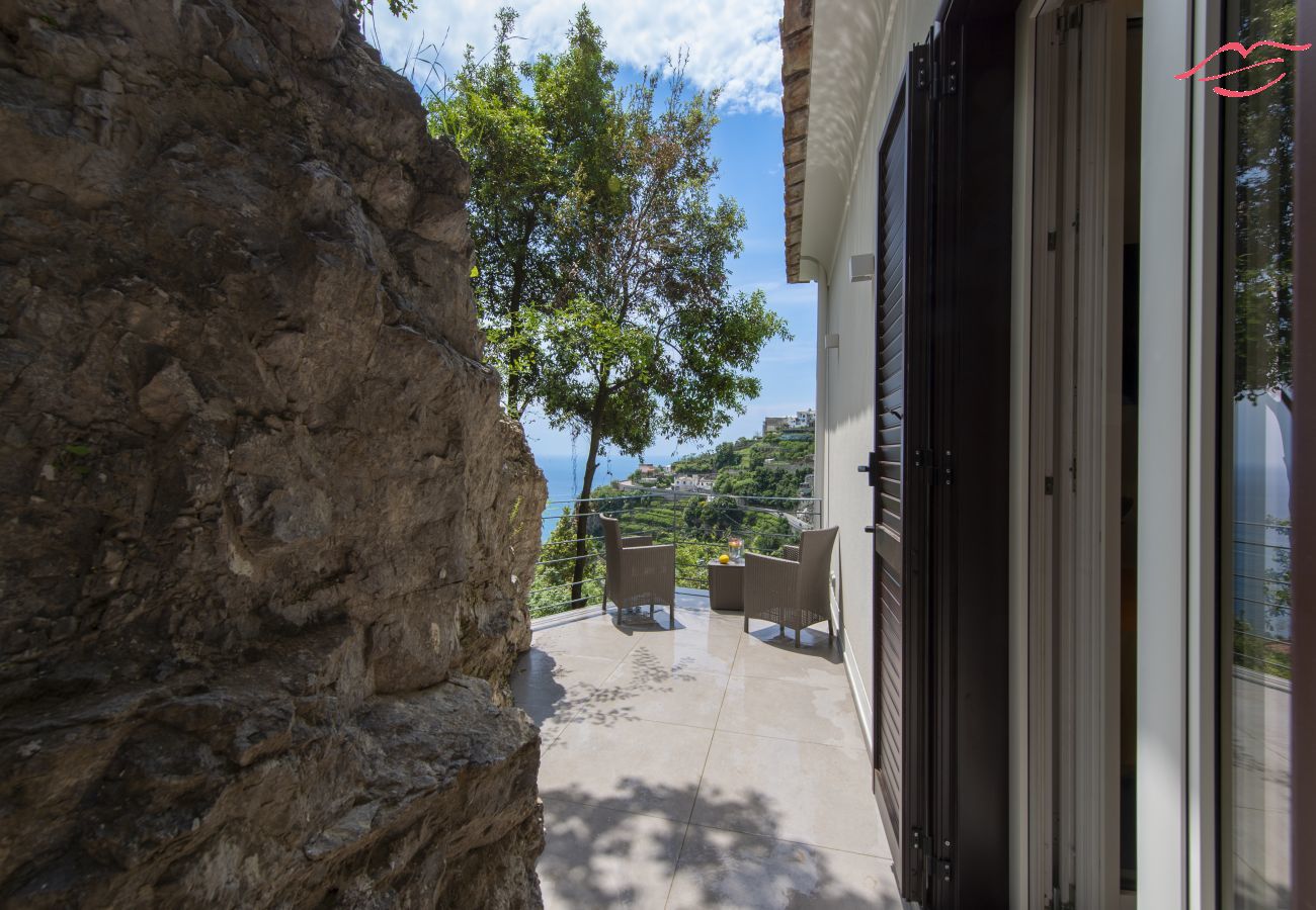 Villa à Amalfi - Villa Donna Rachele - Jacuzzi vue mer et Parking Gratuit Villa à Amalfi - Villa Donna Rachele - Jacuzzi vue mer et Parking Gratuit