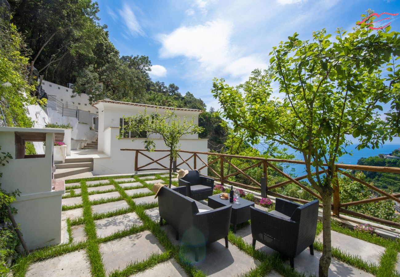 Villa à Amalfi - Villa Donna Rachele - Jacuzzi vue mer et Parking Gratuit Villa à Amalfi - Villa Donna Rachele - Jacuzzi vue mer et Parking Gratuit