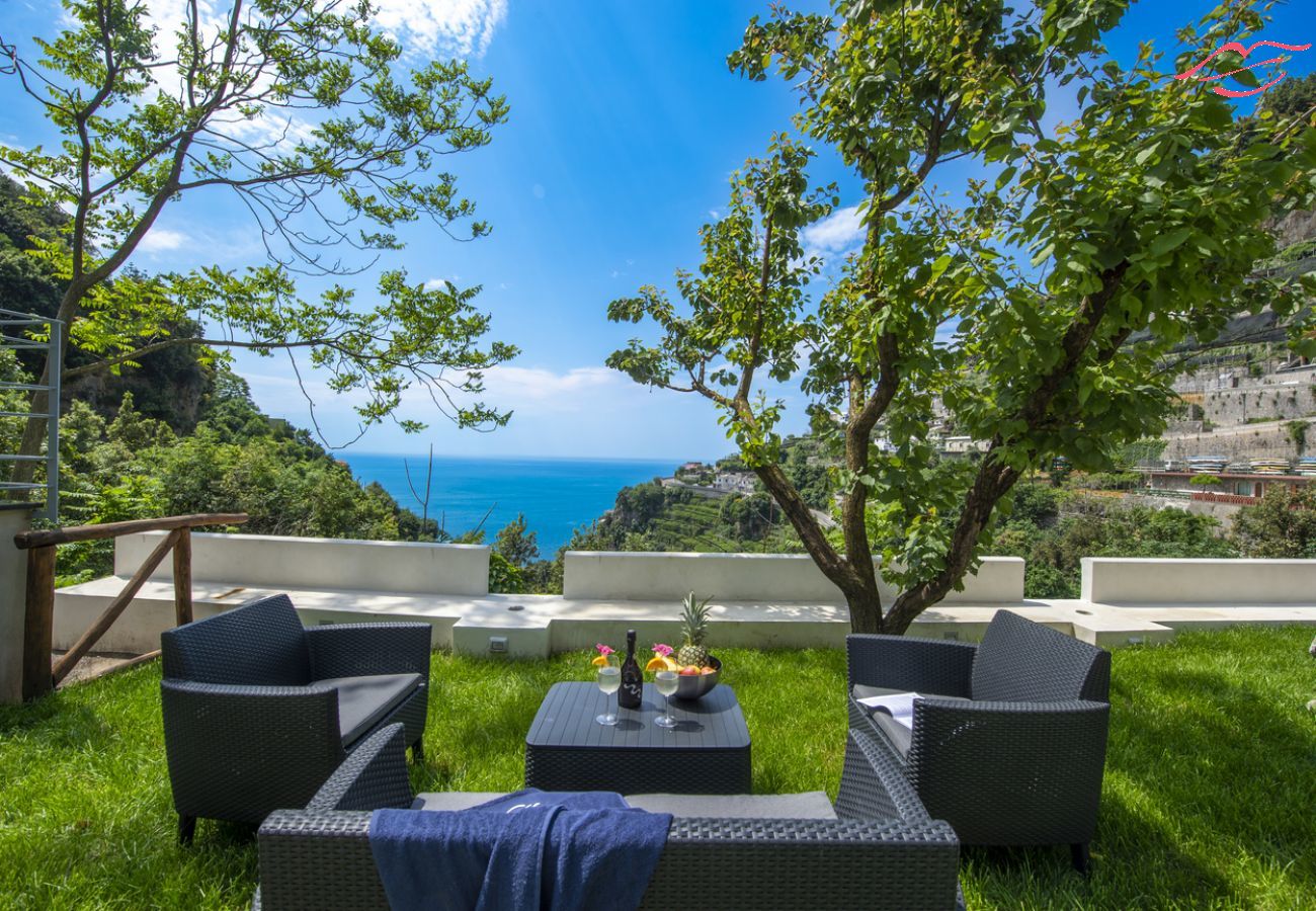 Villa à Amalfi - Villa Donna Rachele - Jacuzzi vue mer et Parking Gratuit Villa à Amalfi - Villa Donna Rachele - Jacuzzi vue mer et Parking Gratuit