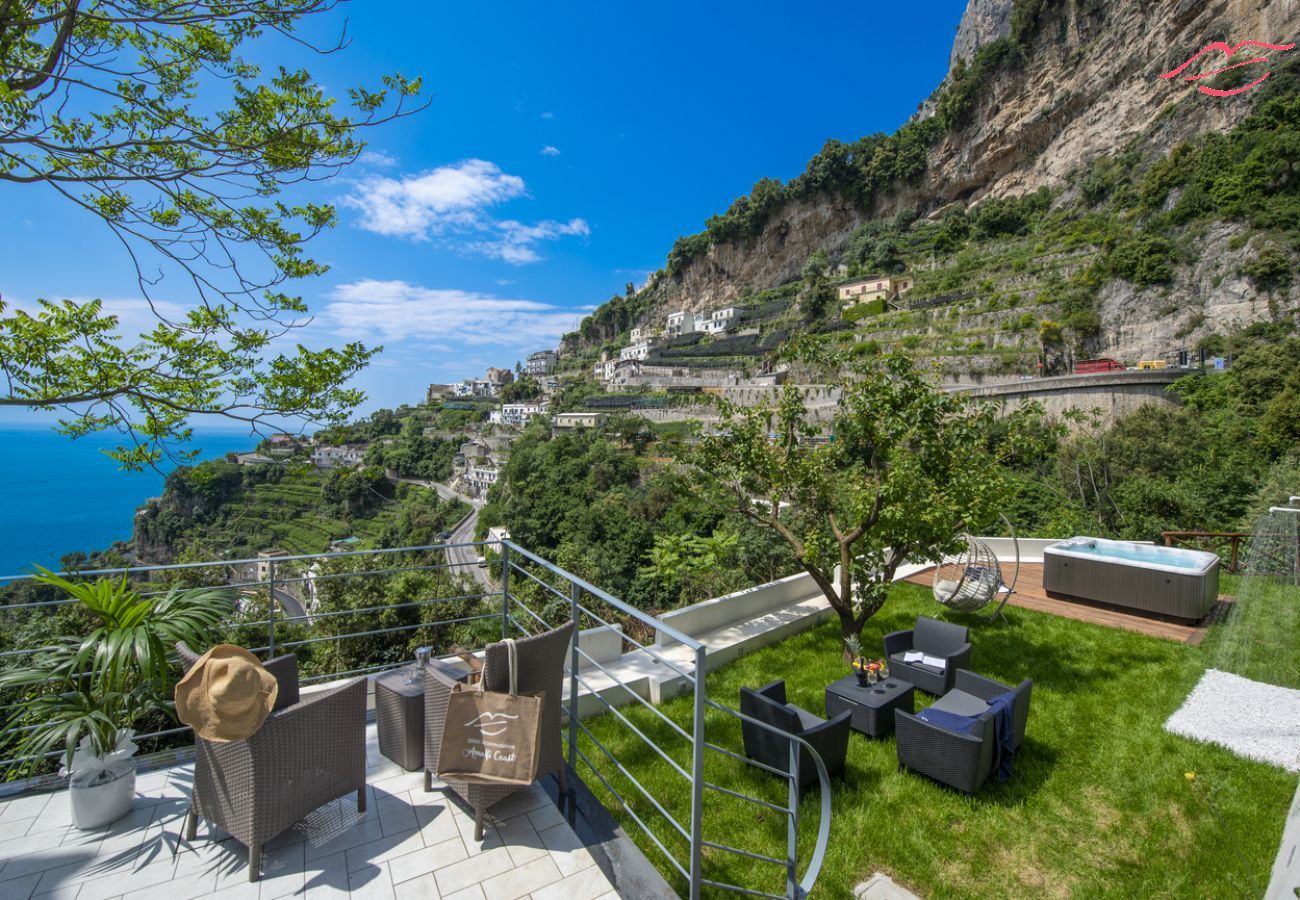 Villa à Amalfi - Villa Donna Rachele - Jacuzzi vue mer et Parking Gratuit Villa à Amalfi - Villa Donna Rachele - Jacuzzi vue mer et Parking Gratuit
