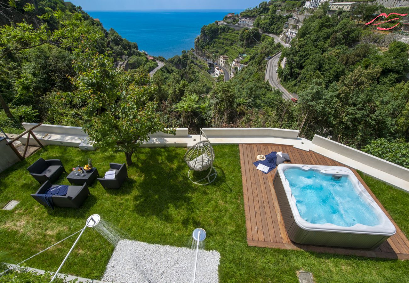 Villa à Amalfi - Villa Donna Rachele - Jacuzzi vue mer et Parking Gratuit Villa à Amalfi - Villa Donna Rachele - Jacuzzi vue mer et Parking Gratuit