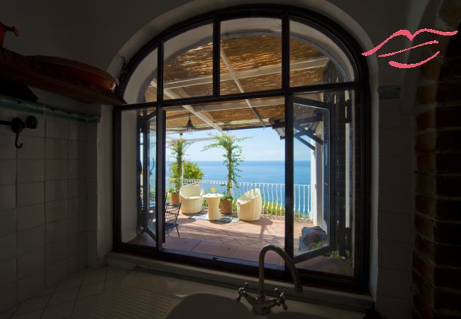 Casa a Praiano - Casa Sunset - Terrazza panoramica con vista su Positano e Capri  Casa a Praiano - Casa Sunset - Terrazza panoramica con vista su Positano e Capri