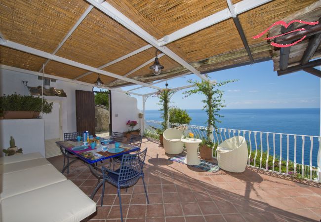 Casa a Praiano - Casa Sunset - Terrazza panoramica con vista su Positano e Capri  Casa a Praiano - Casa Sunset - Terrazza panoramica con vista su Positano e Capri