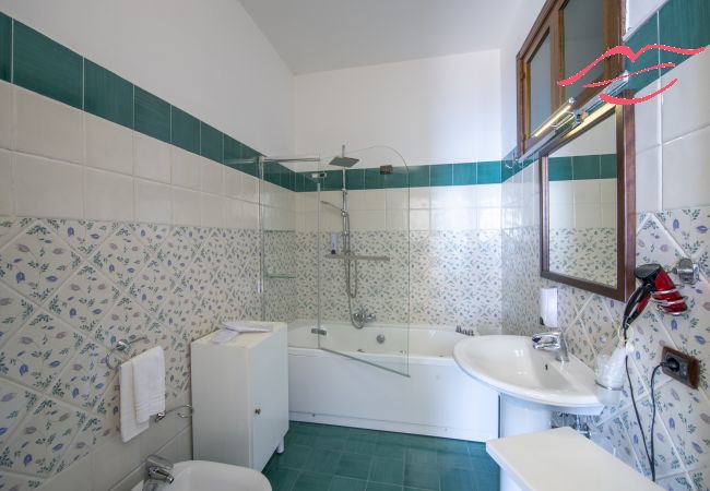 Villa a Pogerola - Villa Gioiello - Piscina vista mare con cromoterapia  Villa a Pogerola - Villa Gioiello - Piscina vista mare con cromoterapia