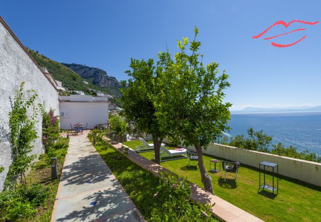 Casa a Praiano - Villa Euriclea - L'eleganza mediterranea nel cuore di Praiano Casa a Praiano - Villa Euriclea - L'eleganza mediterranea nel cuore di Praiano