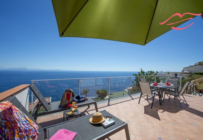 Casa a Praiano - La Dimora di Euribia - Sospesa tra cielo e mare  Casa a Praiano - La Dimora di Euribia - Sospesa tra cielo e mare