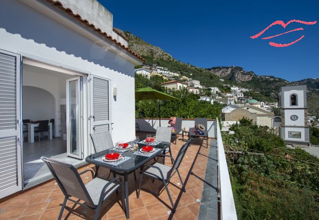 Casa a Praiano - La Dimora di Euribia - Sospesa tra cielo e mare  Casa a Praiano - La Dimora di Euribia - Sospesa tra cielo e mare