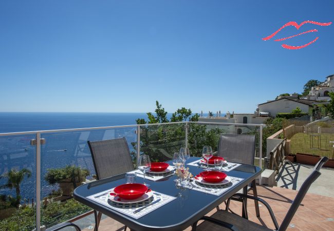 Casa a Praiano - La Dimora di Euribia - Sospesa tra cielo e mare  Casa a Praiano - La Dimora di Euribia - Sospesa tra cielo e mare
