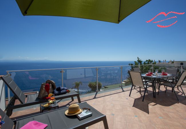 Casa a Praiano - La Dimora di Euribia - Sospesa tra cielo e mare  Casa a Praiano - La Dimora di Euribia - Sospesa tra cielo e mare