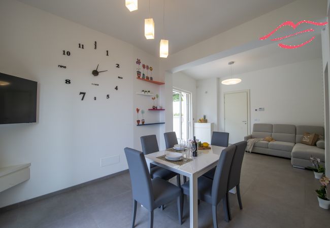 Villa a Amalfi - Villa Donna Rachele - Jacuzzi Vista Mare e Parcheggio Gratuito Villa a Amalfi - Villa Donna Rachele - Jacuzzi Vista Mare e Parcheggio Gratuito