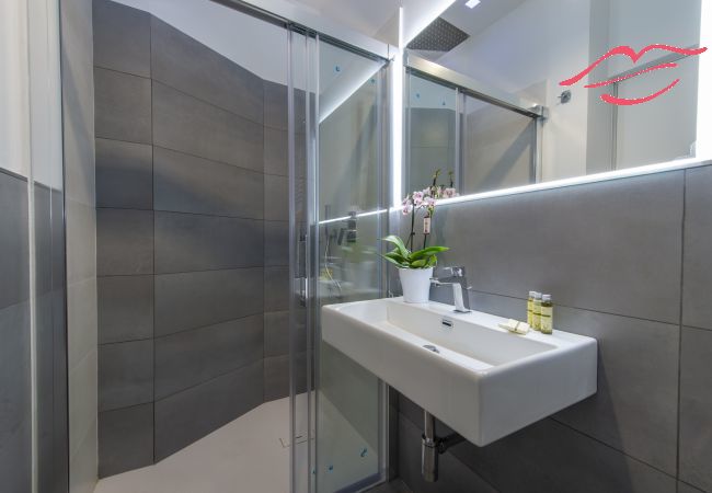 Villa a Amalfi - Villa Donna Rachele - Jacuzzi Vista Mare e Parcheggio Gratuito Villa a Amalfi - Villa Donna Rachele - Jacuzzi Vista Mare e Parcheggio Gratuito