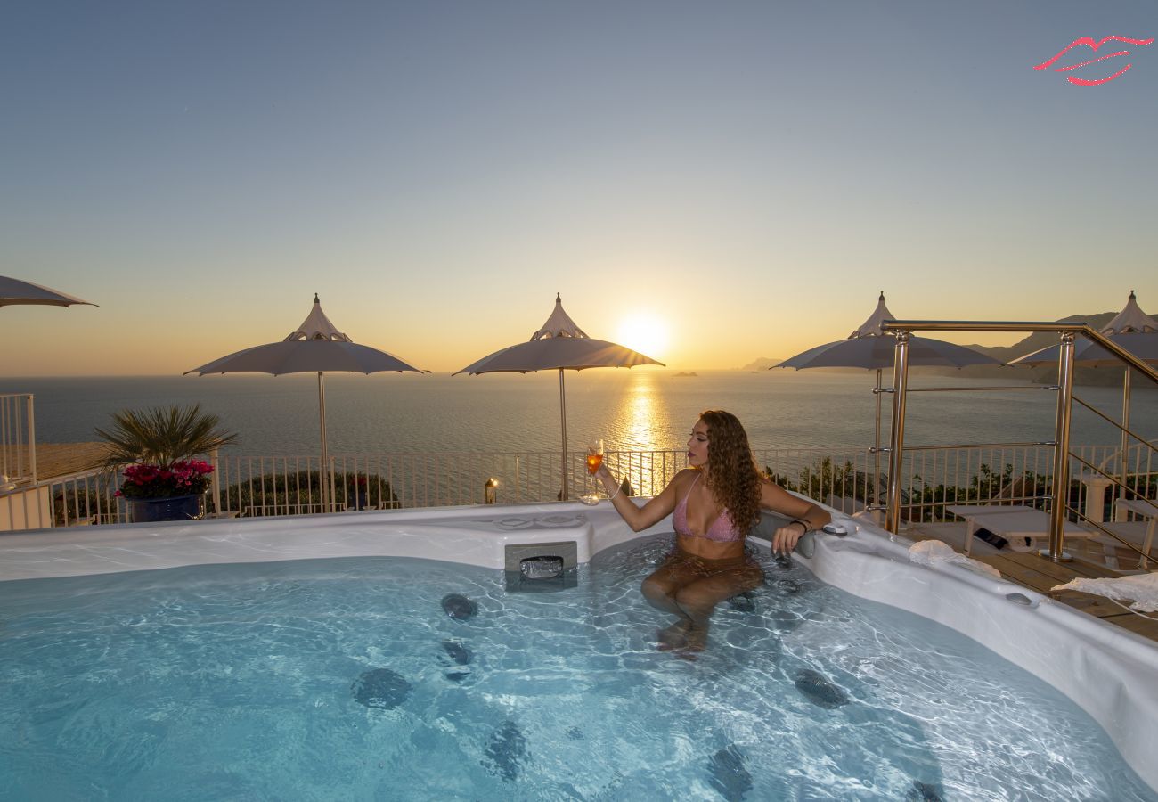 Villa a Praiano - Luxury Villa Malika - Vista Mozzafiato su Capri e Positano