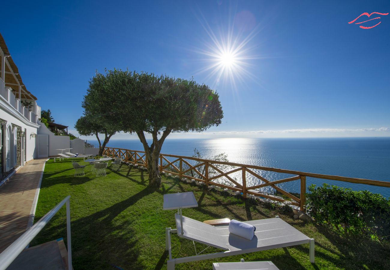 Villa a Praiano - Luxury Villa Malika - Vista Mozzafiato su Capri e Positano