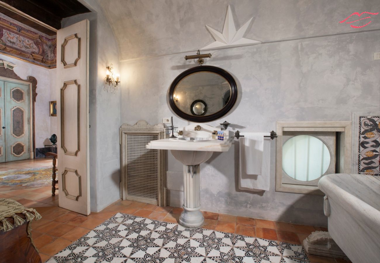 Casa a Positano - Estate4home - Palazzo Crocione  Casa a Positano - Estate4home - Palazzo Crocione