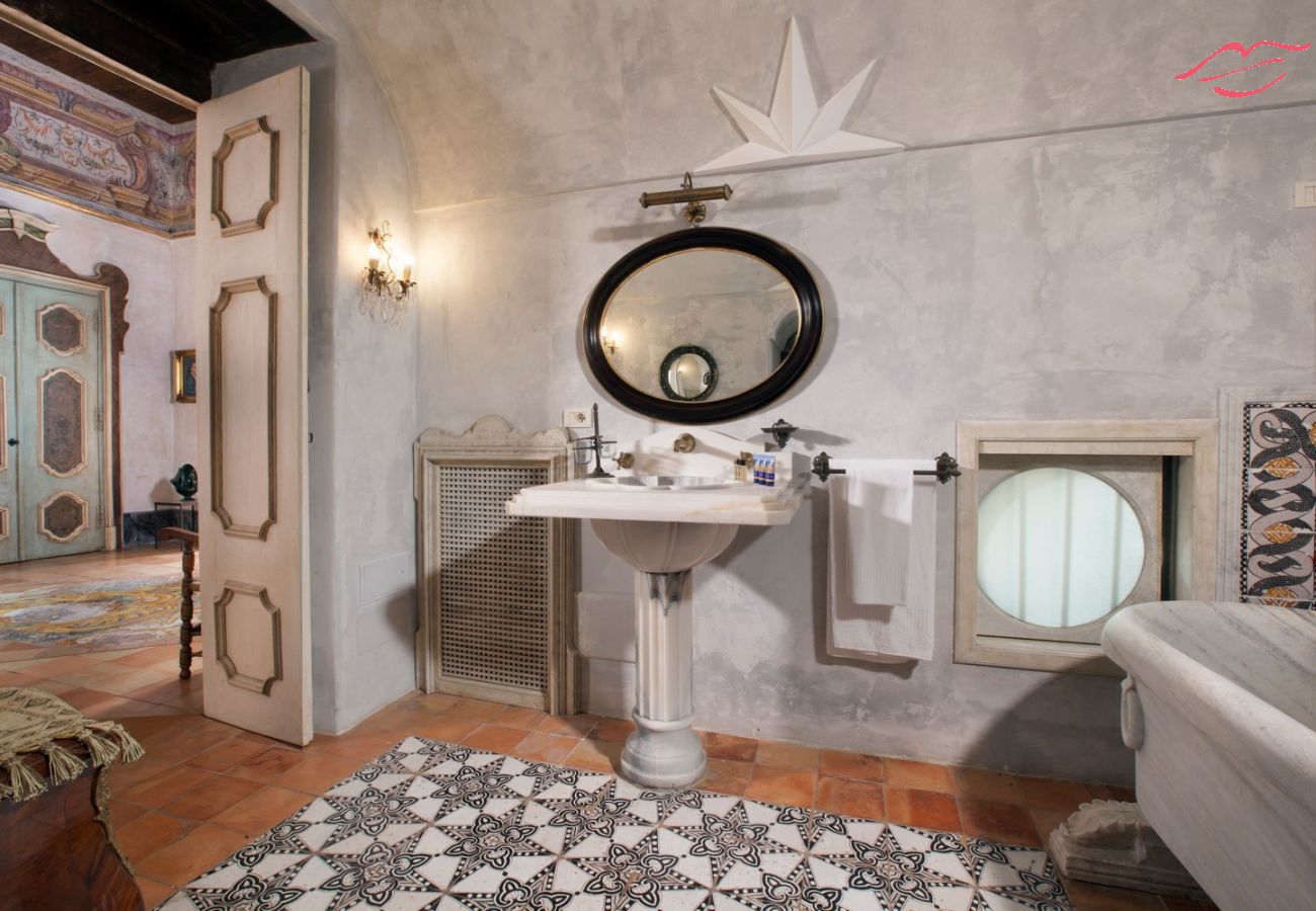 Casa a Positano - Estate4home - Palazzo Crocione  Casa a Positano - Estate4home - Palazzo Crocione