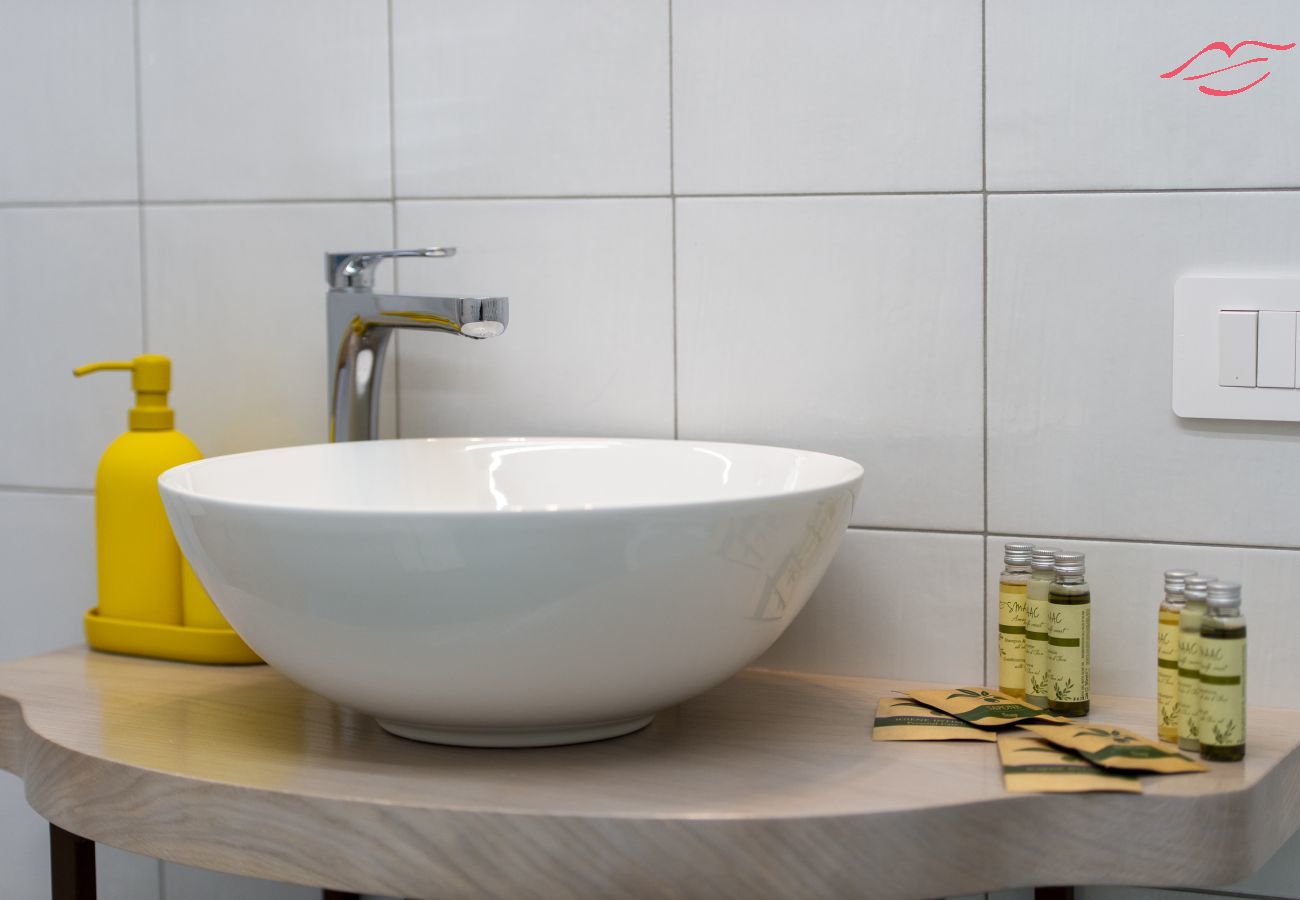 Appartamento a Maiori - Suite Nerano - Nel centro di Maiori, a due passi dal mare Appartamento a Maiori - Suite Nerano - Nel centro di Maiori, a due passi dal mare