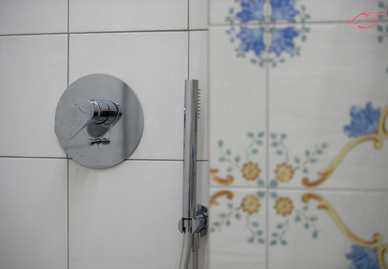 Appartamento a Maiori - Suite Nerano - Nel centro di Maiori, a due passi dal mare Appartamento a Maiori - Suite Nerano - Nel centro di Maiori, a due passi dal mare