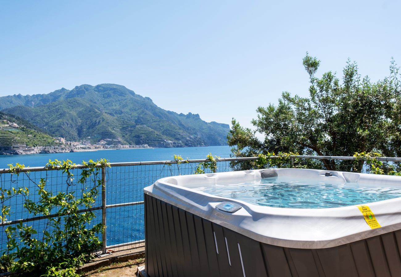 Villa a Ravello - I Giardini del Mare – Villa Fronte Mare con Accesso Privato al Mare