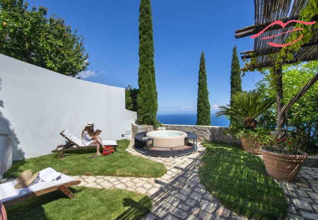 House in Praiano - Casa Elena - In the center of Praiano, Parking & Panoramic Hot tub