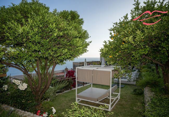 Villa in Praiano - Villa Panorama - Garden overlooking the sea and Sauna Villa in Praiano - Villa Panorama - Garden overlooking the sea and Sauna