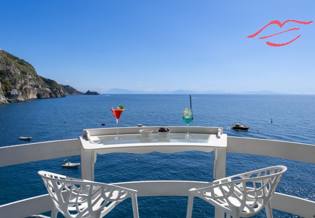Rent by room in Praiano - Romantic Room - A Rockside Escape Rent by room in Praiano - Romantic Room - A Rockside Escape