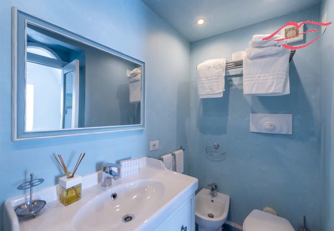 Rent by room in Praiano - Romantic Room - A Rockside Escape Rent by room in Praiano - Romantic Room - A Rockside Escape