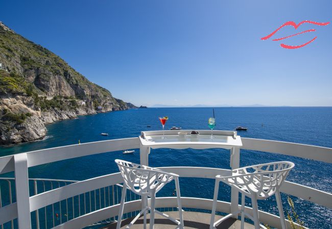 Rent by room in Praiano - Romantic Room - A Rockside Escape Rent by room in Praiano - Romantic Room - A Rockside Escape
