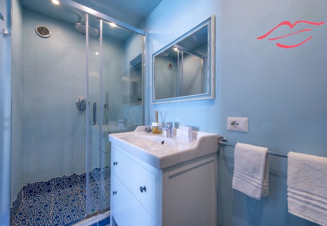 Rent by room in Praiano - Romantic Room - A Rockside Escape Rent by room in Praiano - Romantic Room - A Rockside Escape