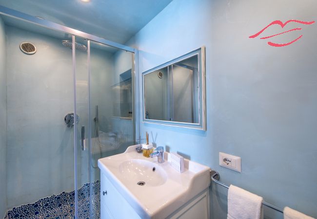 Rent by room in Praiano - Romantic Room - A Rockside Escape Rent by room in Praiano - Romantic Room - A Rockside Escape
