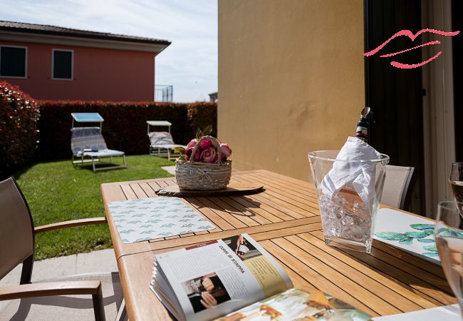 Apartment in Lazise - Regarda - holiday apartment Promenade in Lazise with garden and pool